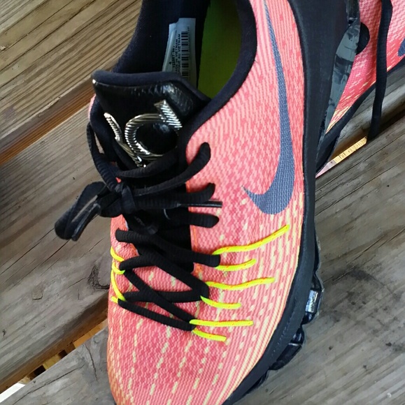 Nike - Picture 2 of 3